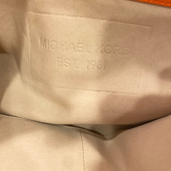 Authentic Michael Kors orange tote. New without tags - Picture 6 of 8